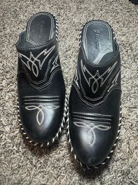Vintage Sonora Black Leather Western Mules Clogs Embroidered Women's Size 7.5